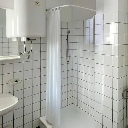 1 Bedroom Stunning In Апартаменты Пула